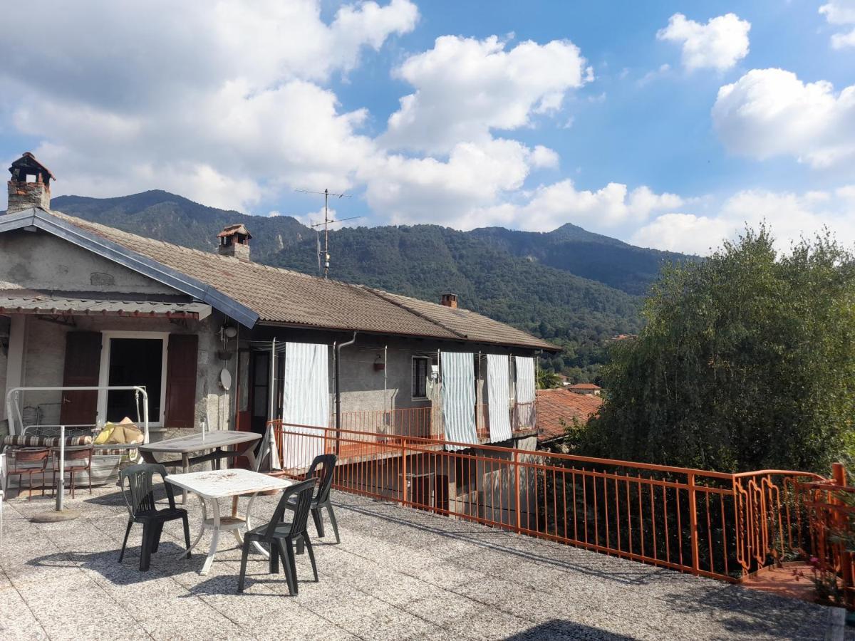 Bed and Breakfast Nonna Anita Castelveccana Exterior foto