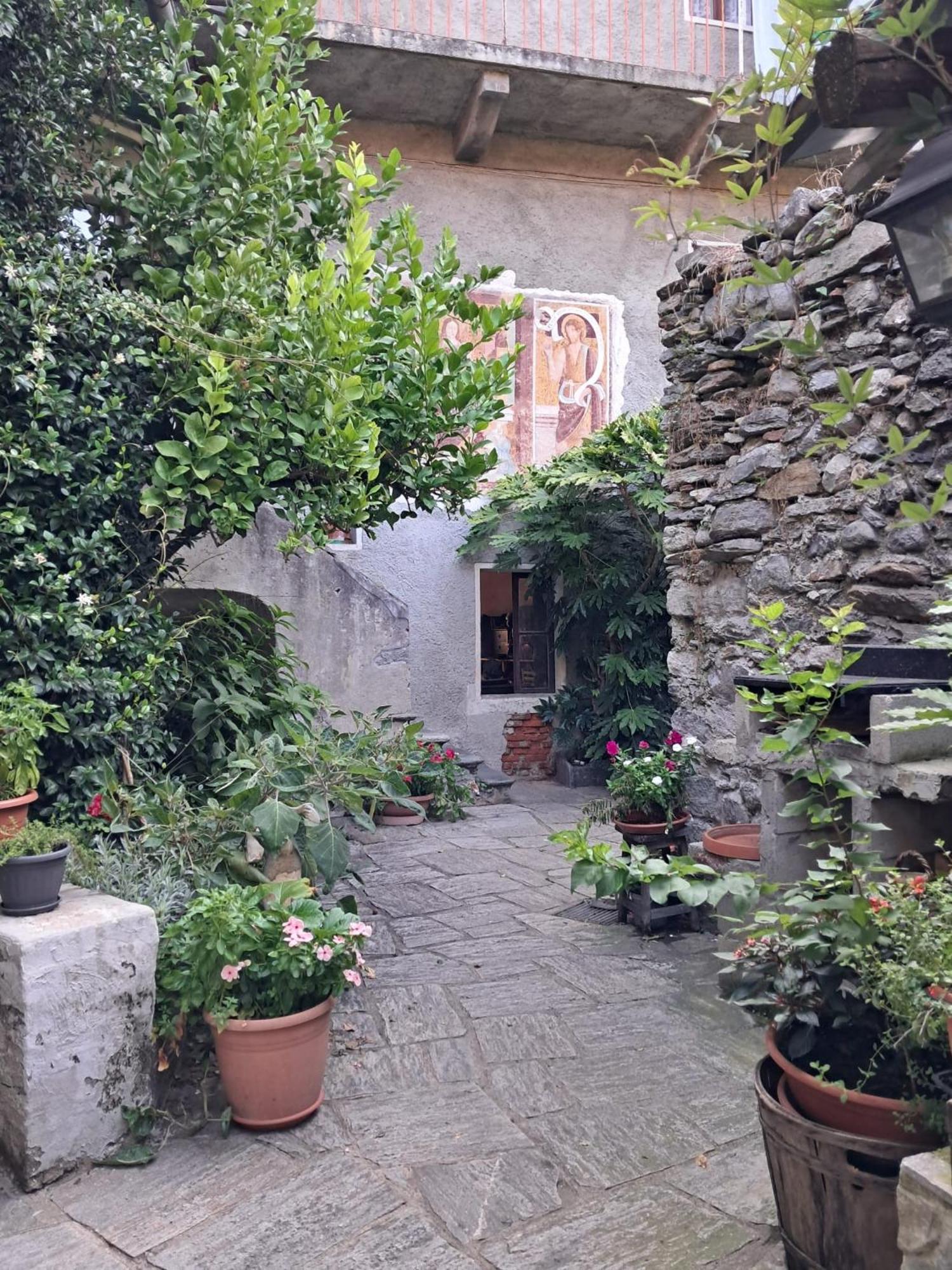 Bed and Breakfast Nonna Anita Castelveccana Exterior foto