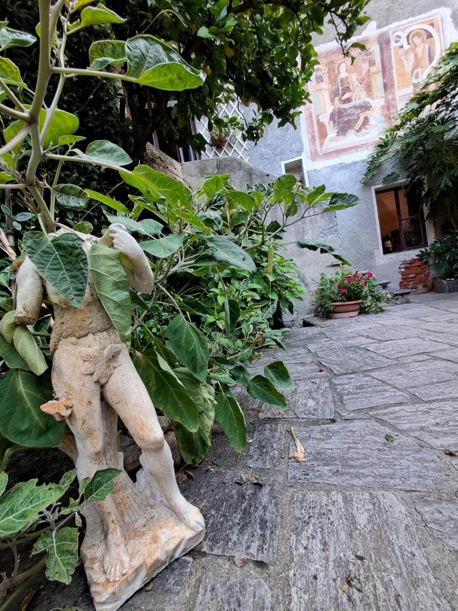 Bed and Breakfast Nonna Anita Castelveccana Exterior foto